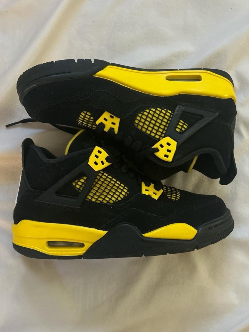 Jordan 4s Black and Yellow
Brand: Jordan